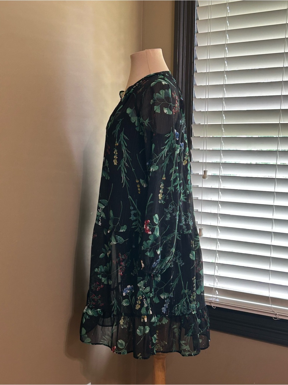 Banana Republic Swing Black Sheer Floral V-Neck Long Sleeve Dress - Picture 3 of 6